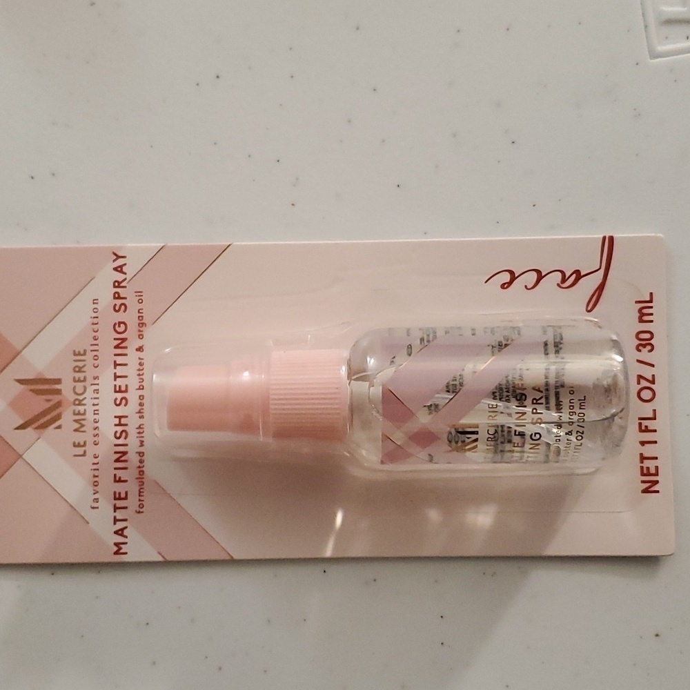 Matte Finish Setting Spray NEW